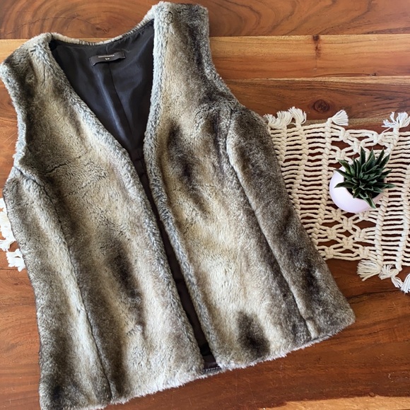 Denver Hayes faux fur vest (small) - Picture 1 of 5